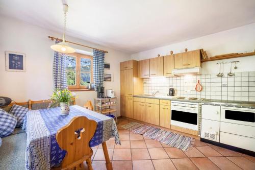 virtuve, Ferienhaus Rauchegg - Seeblick in San Pancrazio Saint Pankraz