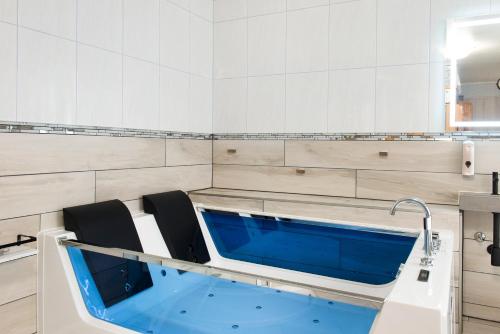 حمام, Spawo mit Sauna und Whirpool in بفوليندورف