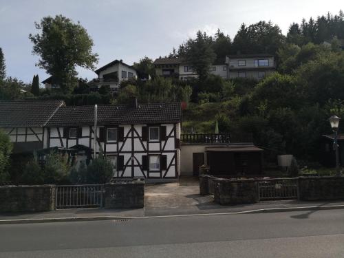 Haus am Fluss in Urft, Deutschland