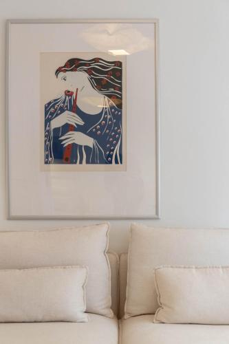 Elegant Art-Filled 80sqm Apartment in Kolonaki Steps from Syntagma - image 5