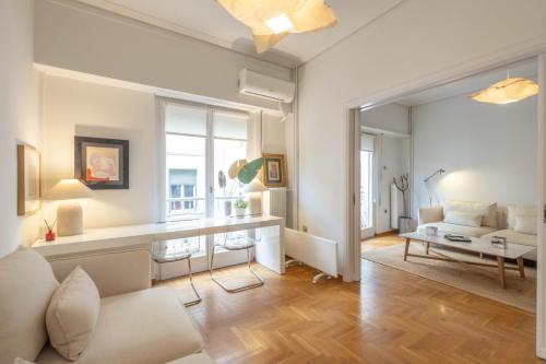 Elegant Art-Filled 80sqm Apartment in Kolonaki Steps from Syntagma - image 10