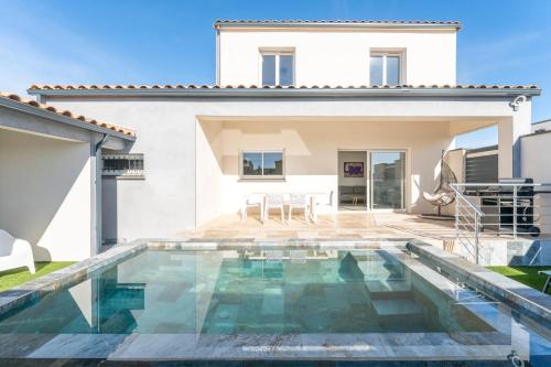 Villa avec piscine extérieur gîte à louer La Rouvière