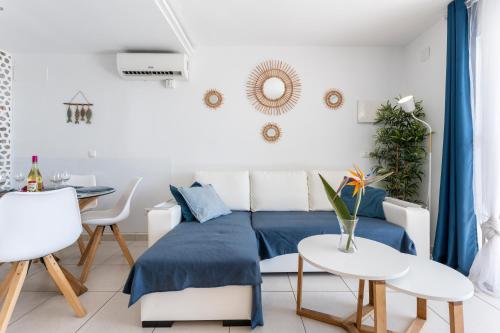 Sea Front Beach House Macarena D - image 5