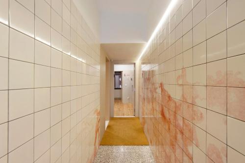 Orange Apartments A - image 2