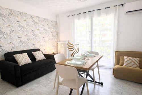 Le Petit Nid Azuré Studio AC balcony private parking