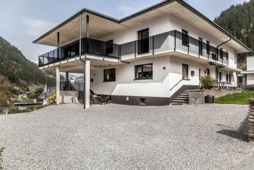 Haus Florian Ski-in and Ski-out – khách sạn tại See