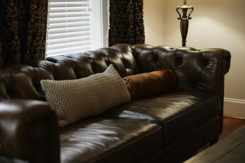 The Grand Lux Inn - image 7