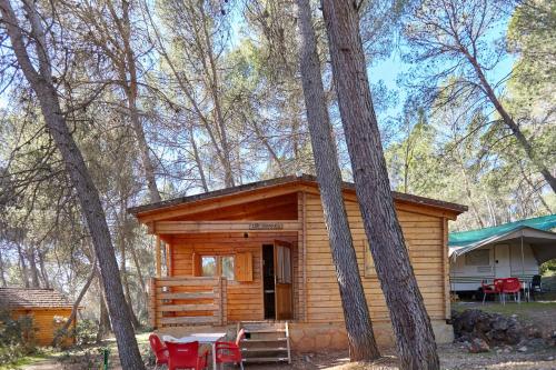 2 bedrooms, 3 beds