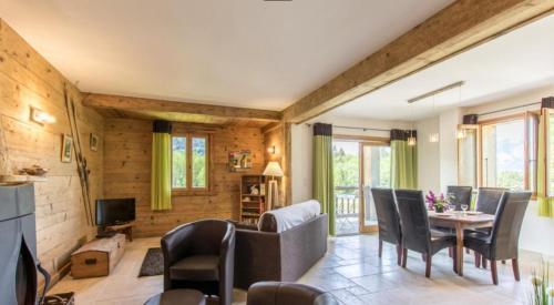 2 bedrooms, 3 beds