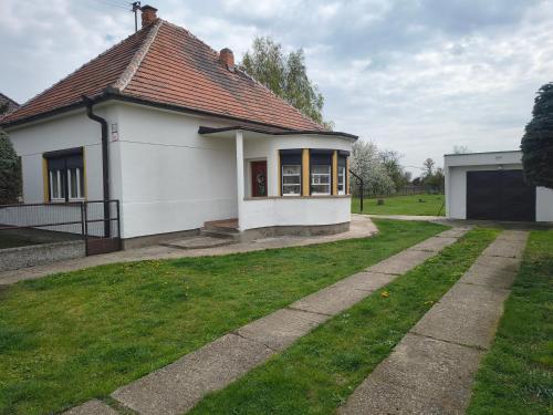 Vidiecky Dom in Mojmirovce