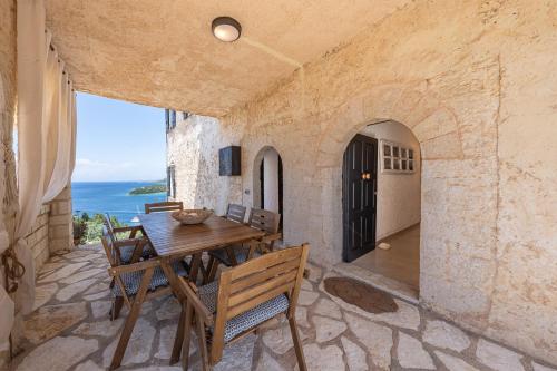 3 bedrooms, 4 beds