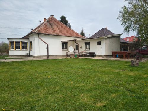 Vidiecky Dom in Mojmirovce