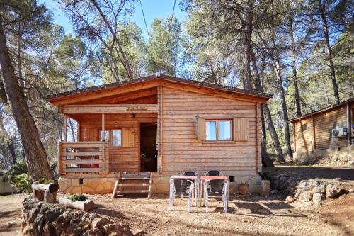 2 bedrooms, 3 beds