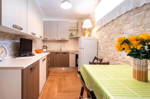 Kitchen, Agriturismo Salinola 3 in Ramunno I