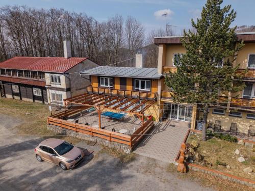 Penzion Tesák-ČERŇAVA (Penzion Tesak-CERNAVA) in Rusava