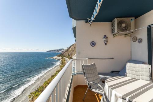 Apartment with sea view - image 3