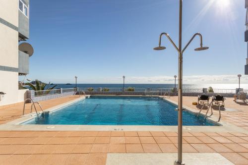 Apartment with sea view - image 4