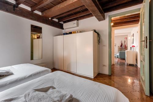 Calzaiuoli 10 - Boutique Apartment - image 8