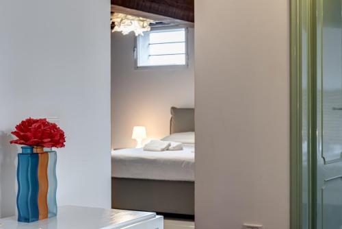 Calzaiuoli 10 - Boutique Apartment - image 9