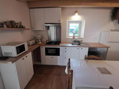 virtuve, Gite Du Figuier in Saint Hilaire De Villefranche ciems