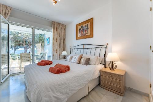 Mi capricho Beachfront Apt - Tap to explore photos