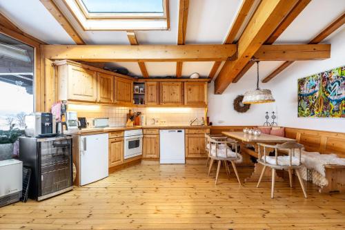 virtuve, Alpen Chalet Kitzbühel (Alpen Chalet Kitzbuhel) in Oberndorfa pie Kicbēlas