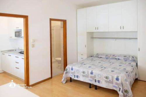 Shopping Center Apartments M05
