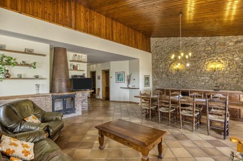 Viesnīcas āriene, Can Tapis in Camos