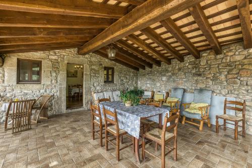 Viesnīcas āriene, Can Tapis in Camos