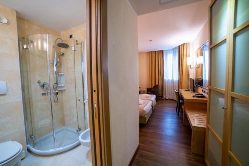 2 twin beds
