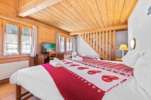 1 queen bed, 5 twin beds