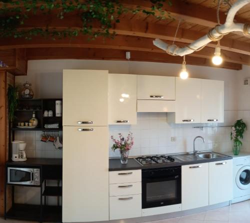 köök, La Casa del Zuf in Carlino