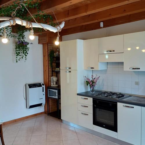köök, La Casa del Zuf in Carlino