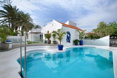 6 bedrooms, 6 beds