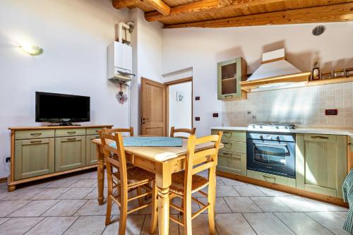 virtuve, Agritur Piazera Attico in Ronzo Chienis