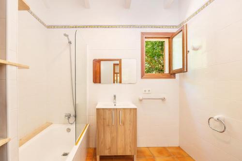 Casita Rafal Roig - Tap to explore photos