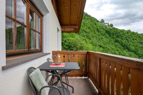 2 bedrooms, 4 beds