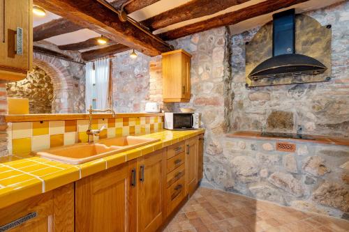 Konyha, Casa Encanto con Jacuzzi in Vilanova d'Escornalbou