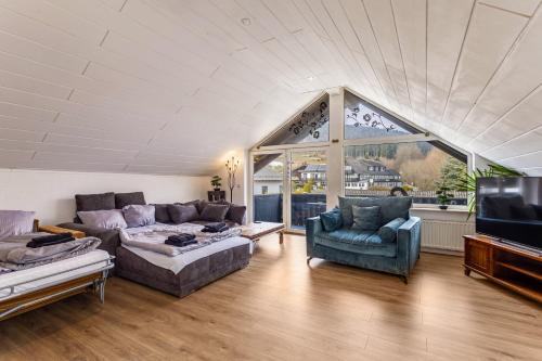 3 bedrooms, 12 beds