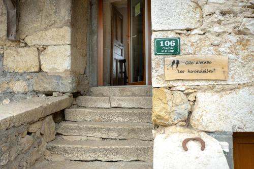 Viesnīcas āriene, Les hirondelles in Champagneux ciems