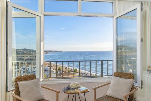 Penthouse studio with sea views - image 2