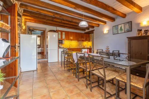kuhinja, La Pahissa de Can Abras Casa Rural in Cassa de la Selva