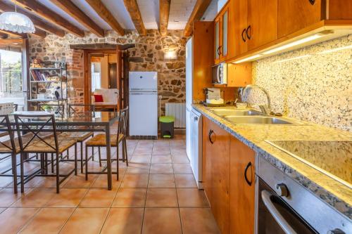 kuhinja, La Pahissa de Can Abras Casa Rural in Cassa de la Selva