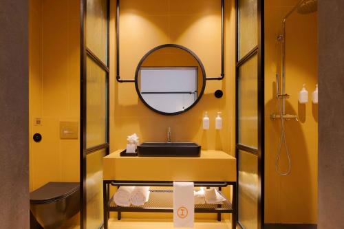 room detail thumbnail 2