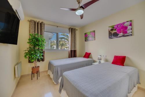 Beach apartment Marbella - Tap to explore photos