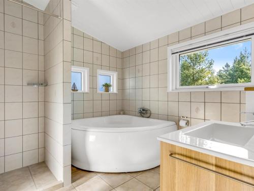 Bathroom, Holiday Home Silva - 3-9km from the sea by Interhome in Romo Kirkeby