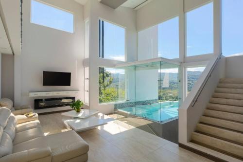 Luxurious 4-Bedroom House in Alajuela, Costa Rica in Brasil