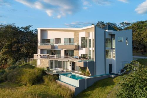 Luxurious 4-Bedroom House in Alajuela, Costa Rica in Brasil