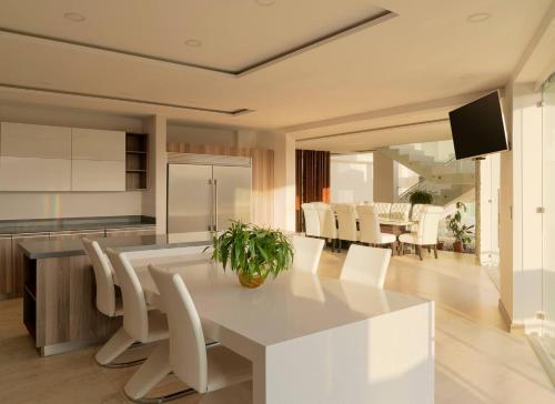 Facilities, Luxurious 4-Bedroom House in Alajuela, Costa Rica in Brasil