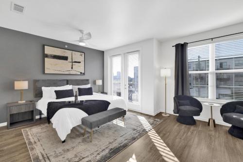 Cozy Flat with Pool, Gym, and Stunning City Views – khách sạn tại Khac